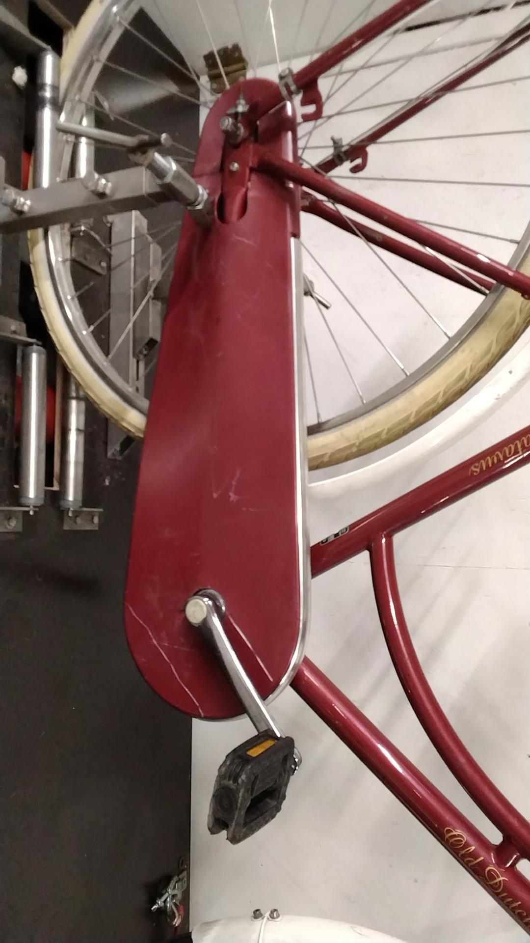 Fiets nr. 3730 Batavus Old Dutch Damesfiets kleur Rood